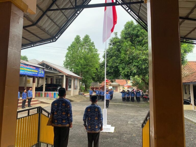 KEGIATAN UPACARA BENDERA  HUT PGRI KE 54 TAHUN 2025