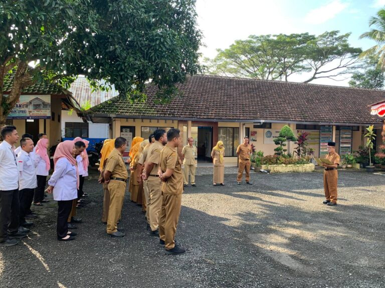 APEL PAGI DILINGKUNGAN KECAMATAN WATUKUMPUL
